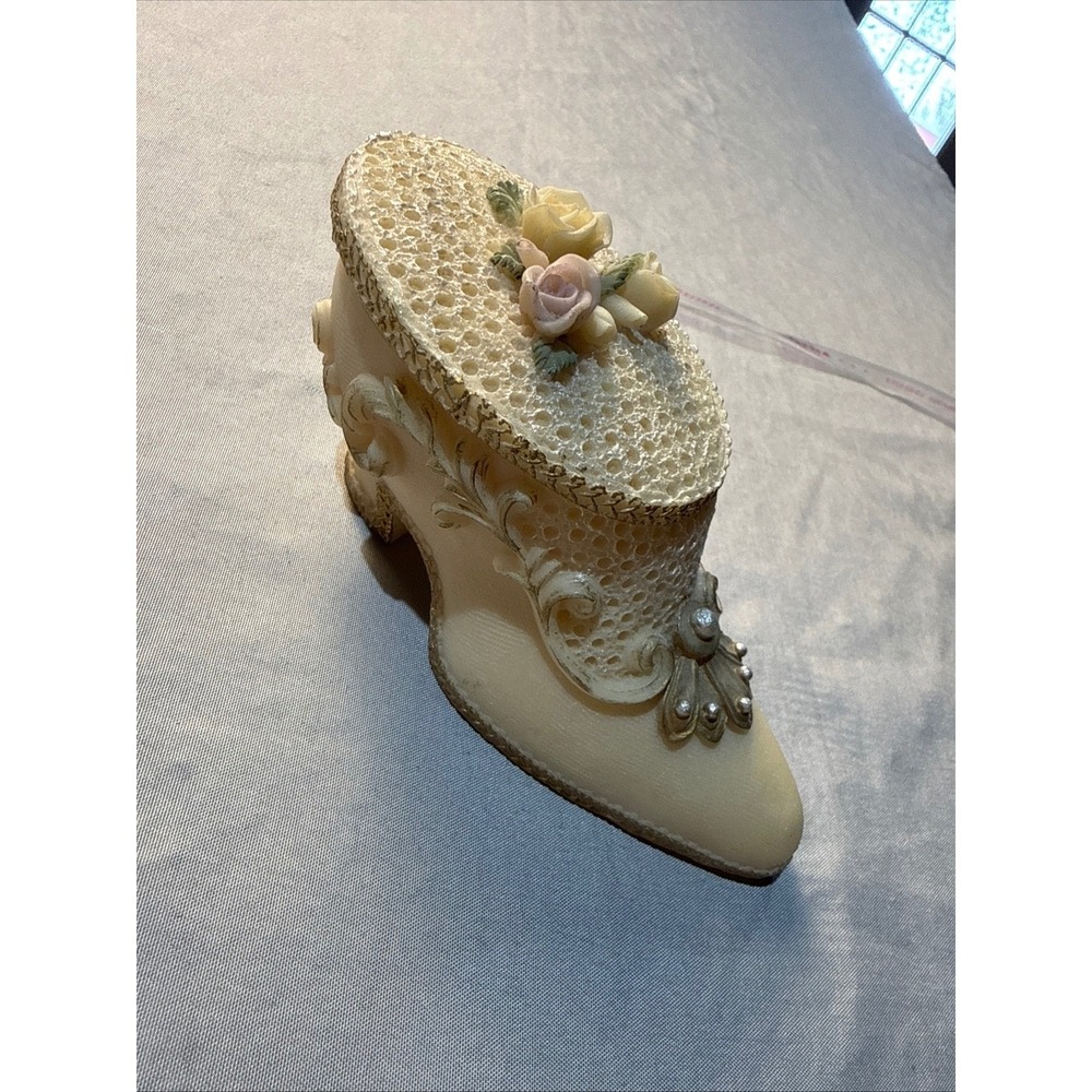 Vintage Victorian Style High Heel Shoe Trinket Box Cream Resin Rose‎ Pearl Decor